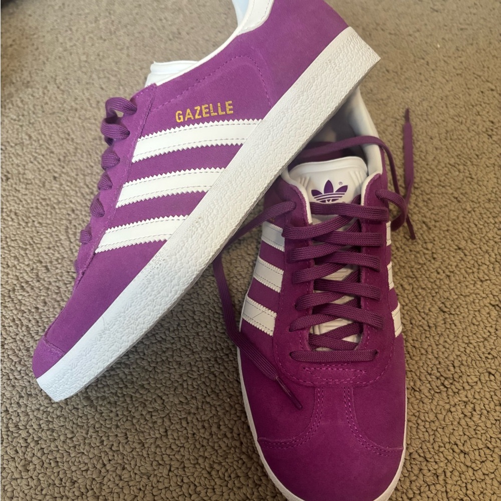 NEW Adidas Gazelle Women's Sneakers in Shock Purple and White